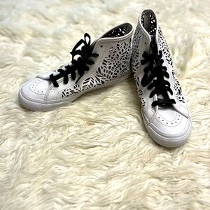 Vans Women’s White Leather Cut Out High Top Sneakers. Size 6